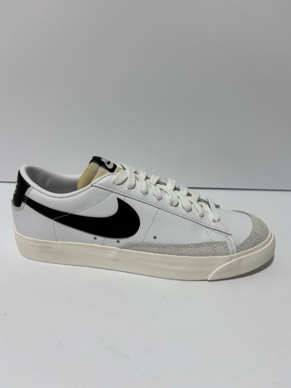 Nike Women’s Blazer Low ‘77 Sneakers White Leather, Size 10 M